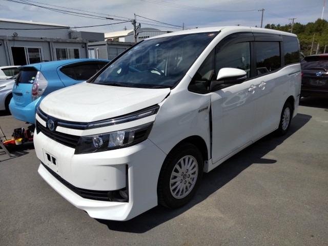 Toyota voxy hybrid характеристики